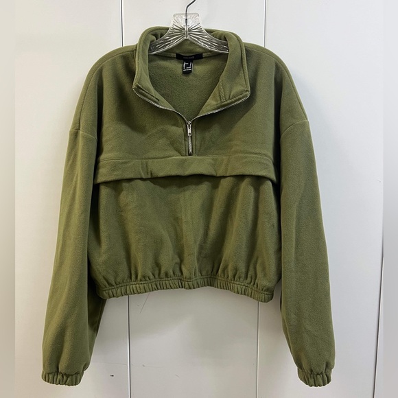 Forever 21 Jackets & Blazers - Fuzzy Forever 21 Zip Up Sweater